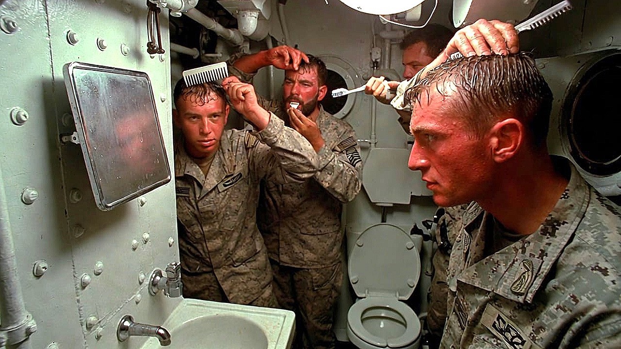 How Life Inside a $4 Billion Submarine Survives the Extreme Pressure