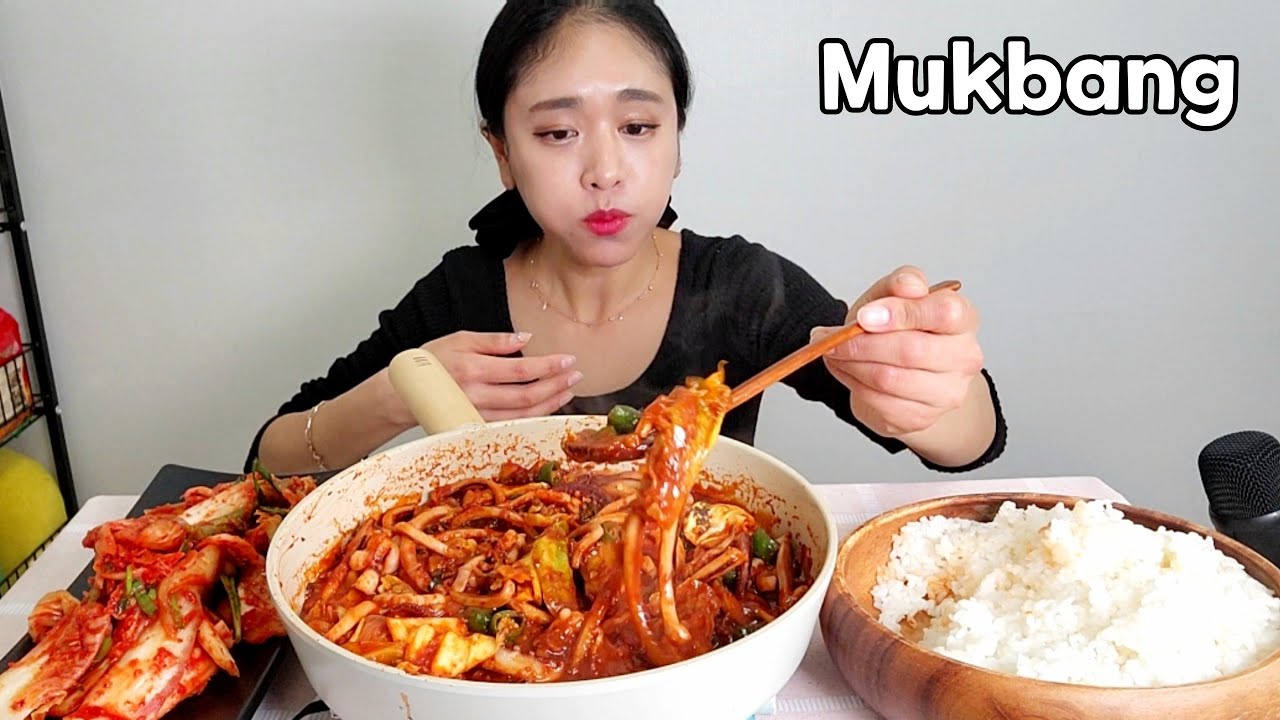 아주매운 오징어볶음에 밥 그리고 배추겉절이 김치먹방 Korean Food Spicy Stir-fried Squid 🐙 Kimchi Mukbang eating show