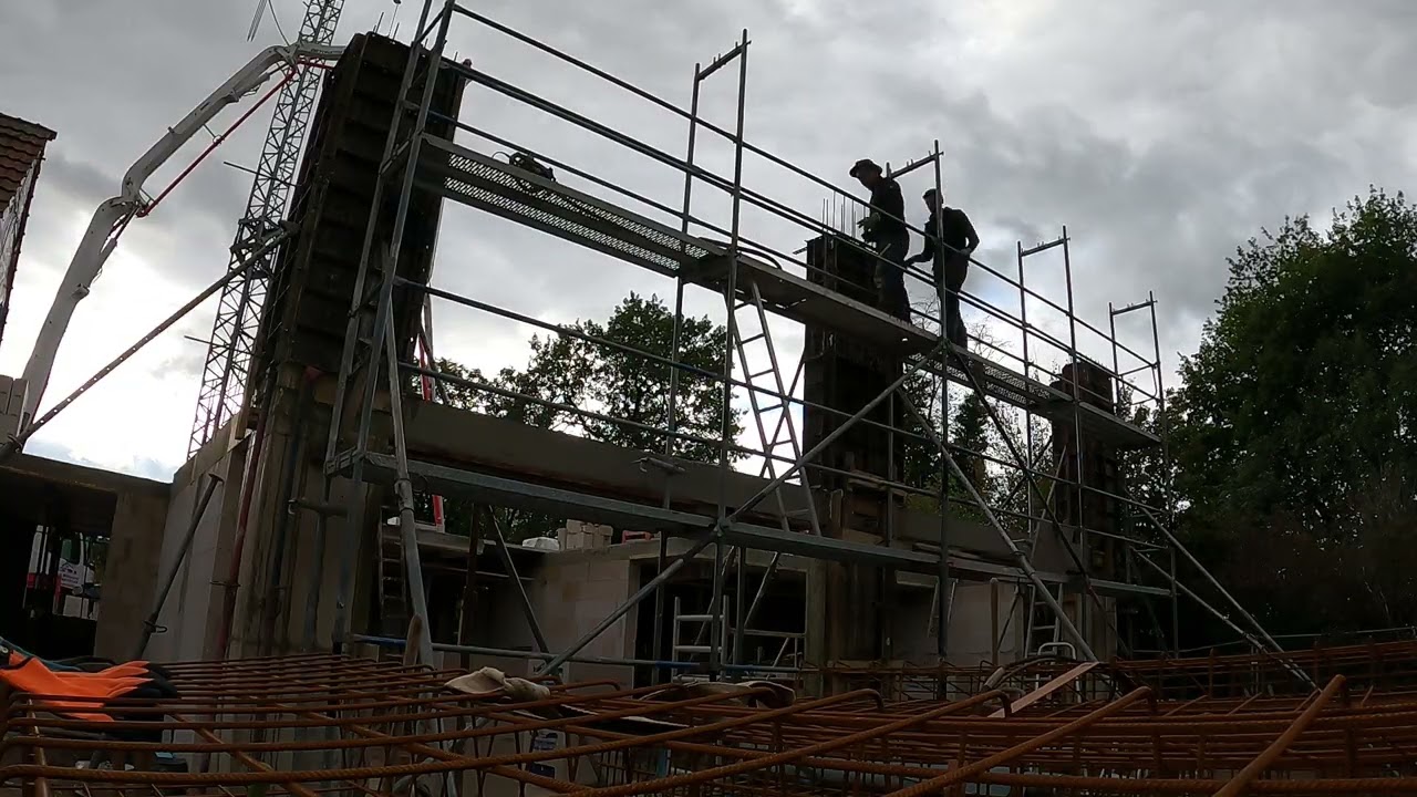 Stützen im OG mit Betonpumpe betonieren