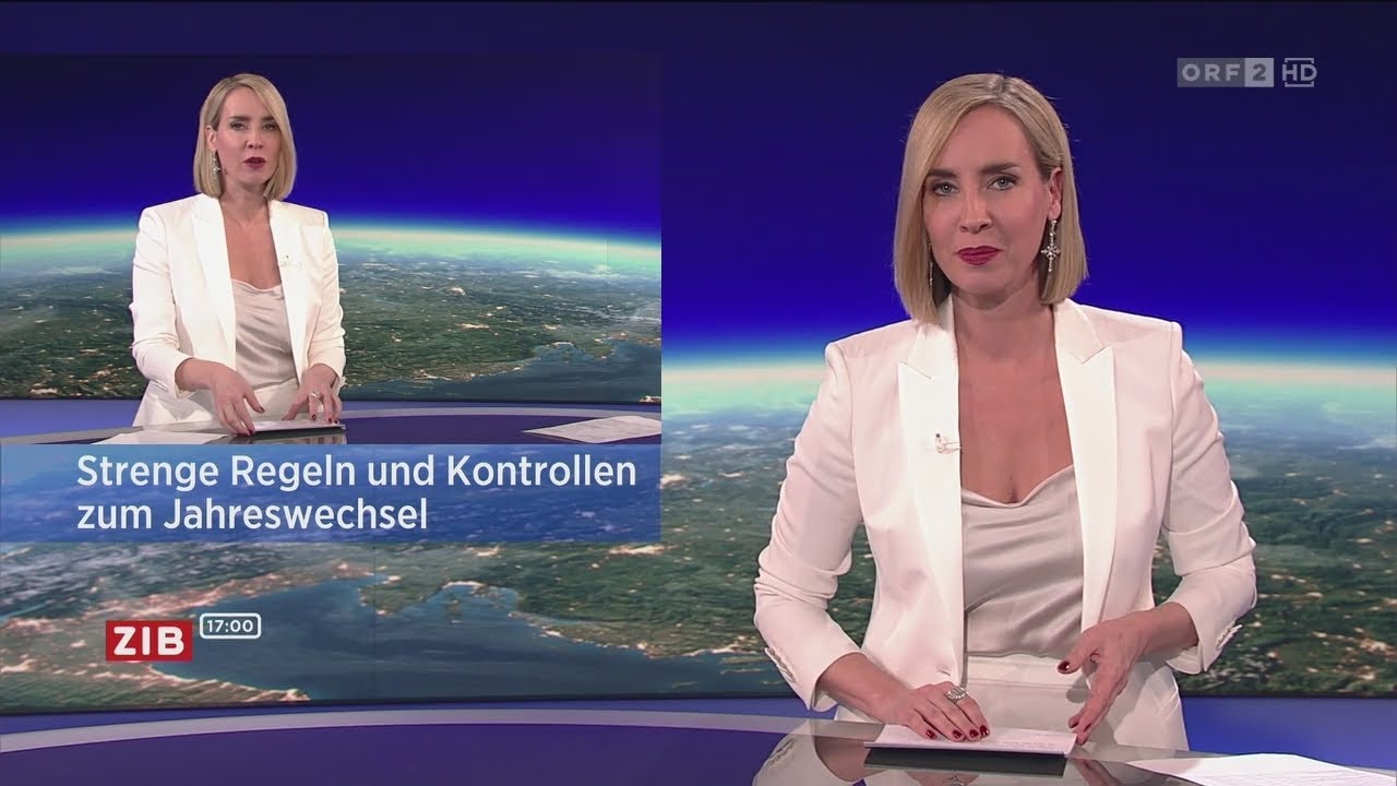 Satin Top Cleavage Nadja Bernhard 20211231