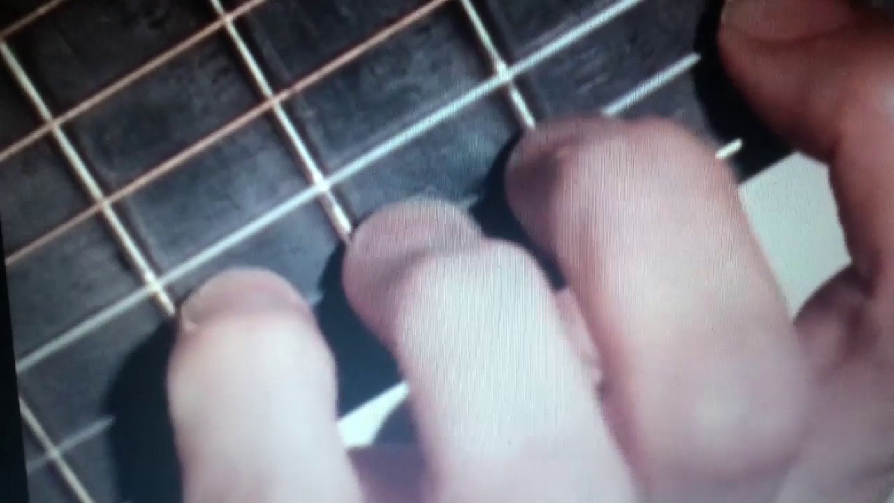 Julian Bream discuss about  playing the guitar in a wrong way