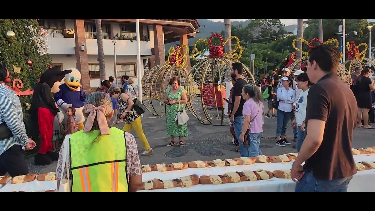 La Rosca de Reyes mas grande del Mundo En Puerto Vallarta Mexico 🇲🇽 