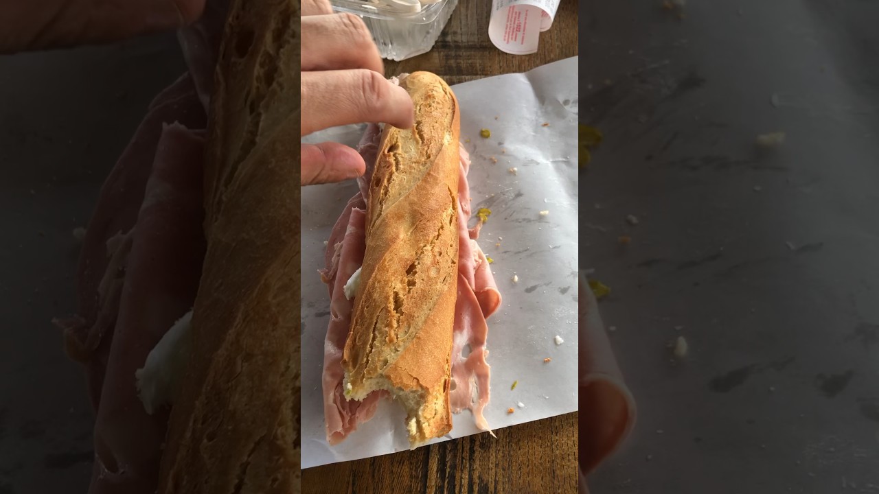 MORTADELLA E MOZZARELLA😍 #panini #panino #sandwich #italianfood #italy #yummy #fame #hungry #pizza