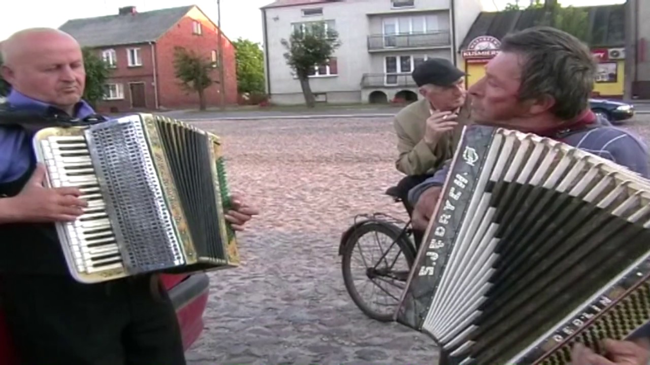 "WALC NA RYNKU W MACIEJOWICACH" w wykonaniu Ryszarda RZĄŻEWSKIEGO i  Zygmunta KOSMALI 2012