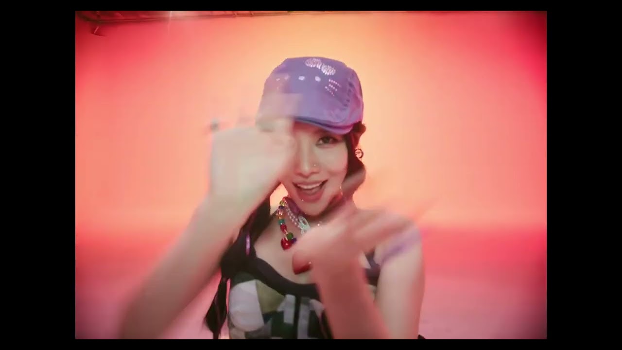 王霏霏 Fei - Eat That Cake MV