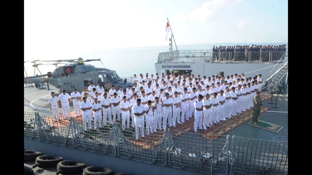 Malaysia & Indonesia NAVY pray together at sea during their joint war exercise
