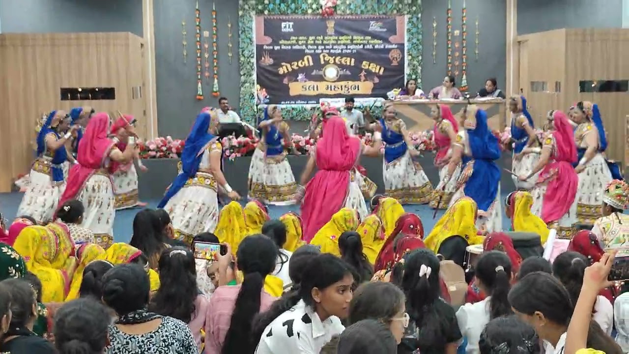 મોરબી જિલ્લા મહાકુંભ માં હળવદ તાલુકા ની શિક્ષિકા બહેનો એ રાસ રમી જિલ્લા માં પ્રથમ નંબર મેળવ્યો 