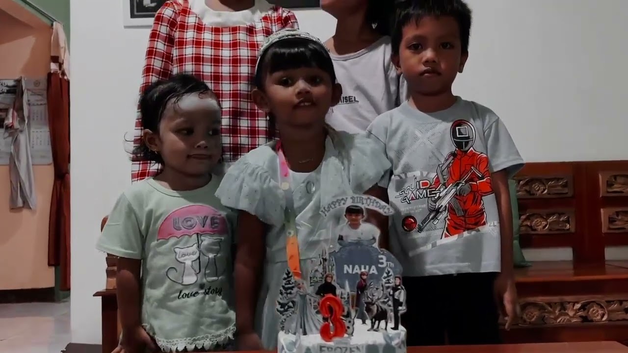 selamat ulang tahun Nava yg 3th