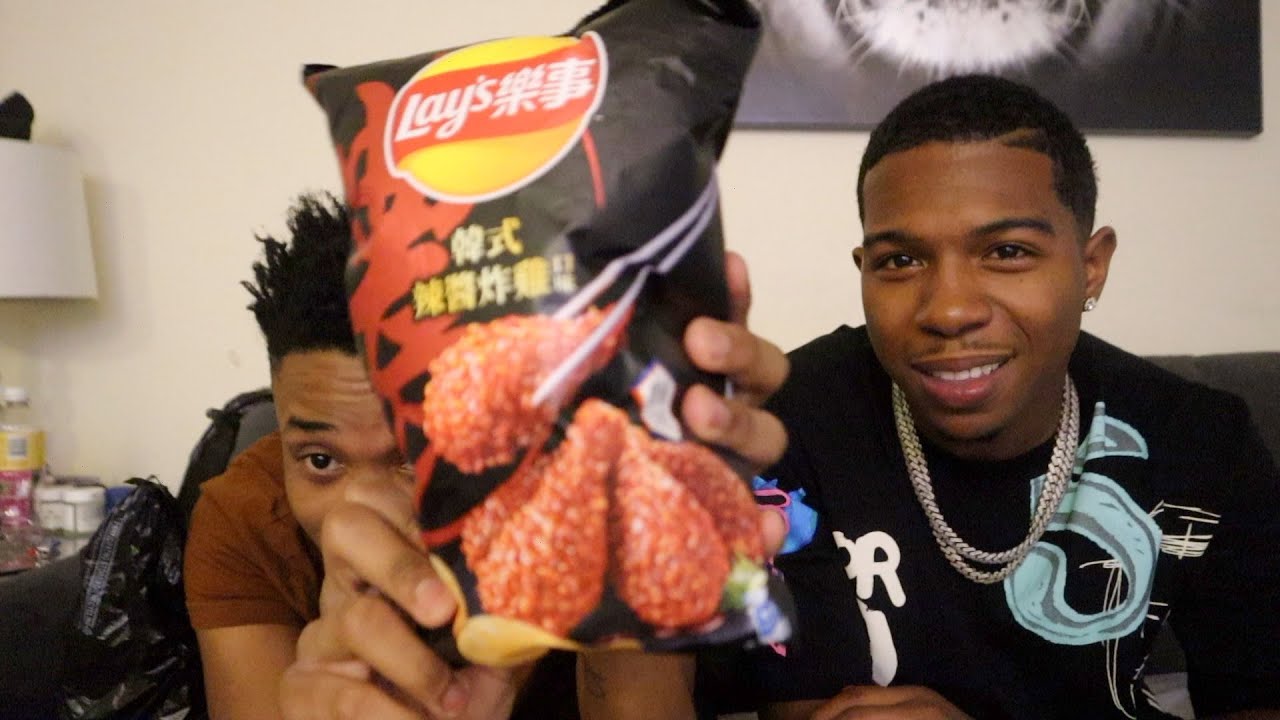 Paidway T.O Tries Foreign Snacks!!! *HILARIOUS*😭 (ft. Deshae frost )🔥🖖🏽