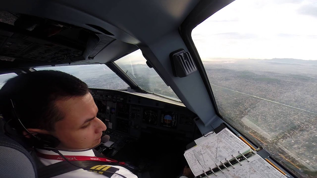 Landing at Galeão International Airport (SBGL), Airbus A319-115 N519AV Avianca