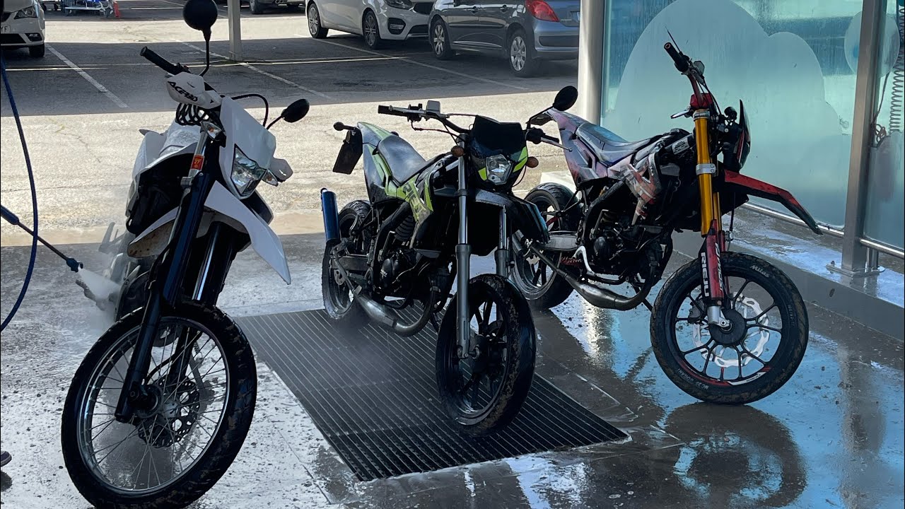 Supermotards en el campo ( mala idea )