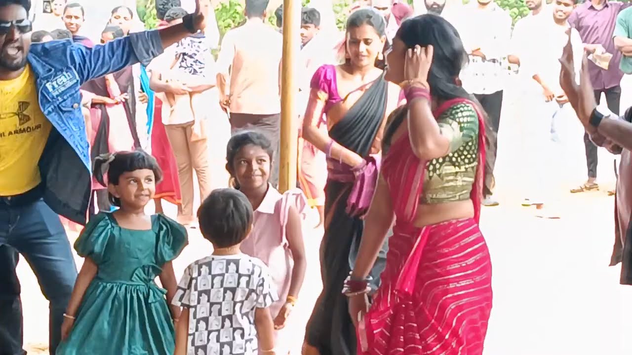 மதுர பள பளக்குது insta celebrity mass நடனம்🕺🤸#dance #dasara #tamil #dancestyle