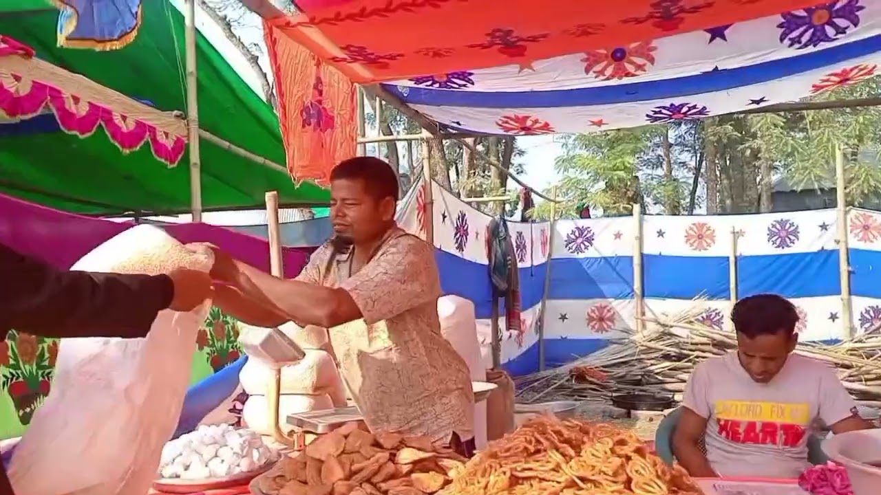 বগুড়ায় ধনুট  থানায় ঐতিহ্যবাহী গলার তাইর বরভিটা মেলা 