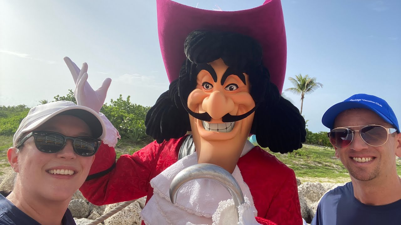 Greetings from Castaway Cay! Disney Magic Cruise Summer 2025 - Looking at Merch on the Ship