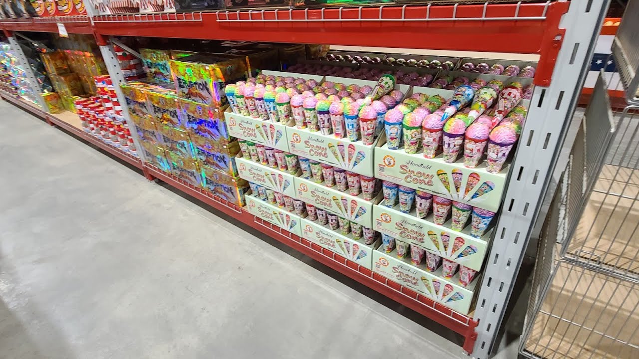 500 gram and 200 gram Fountains! at the Fireworks Superstore in Hannibal MO!! part 1!
