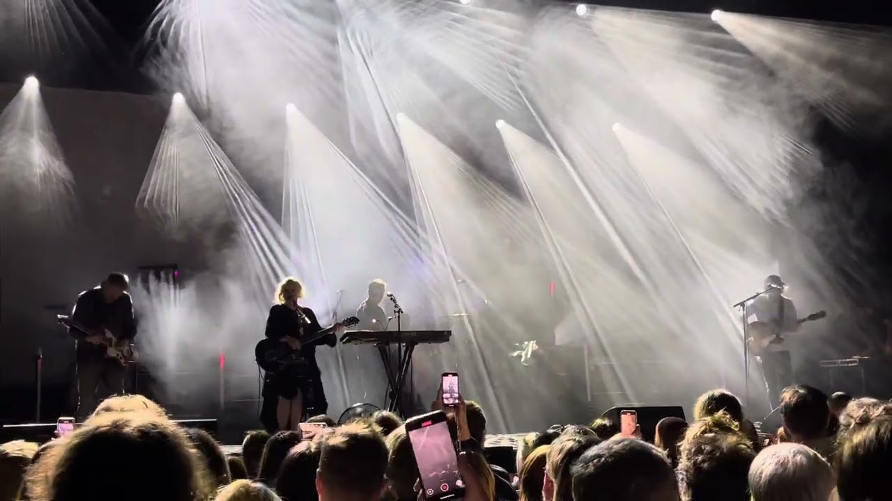 slowdive - When the Sun Hits (live @ Schlachthof, Wiesbaden 04.04.2025)