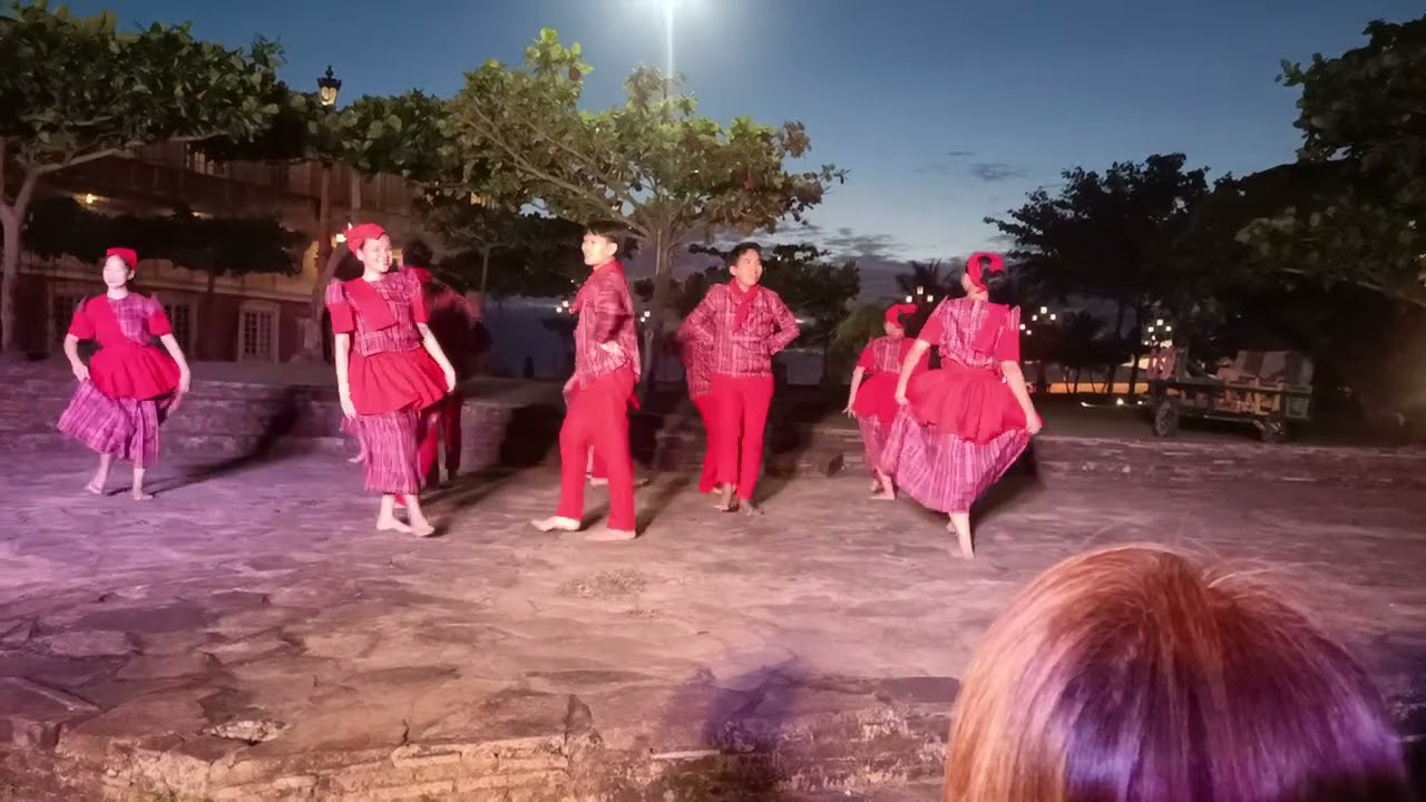 Las Casas Filipinas de Acuzar's Cultural Show