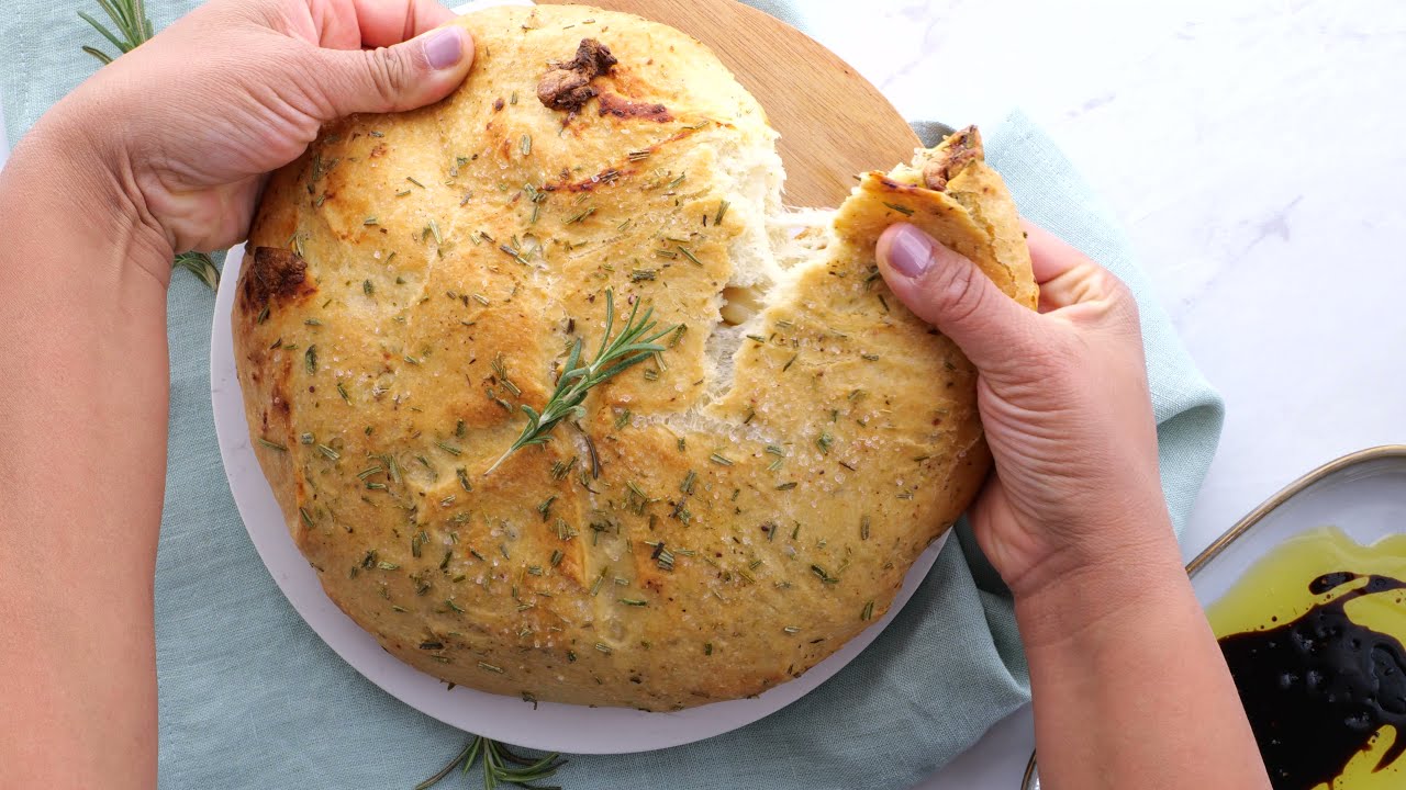 Easy Rosemary Garlic Bread (Restaurant Style)