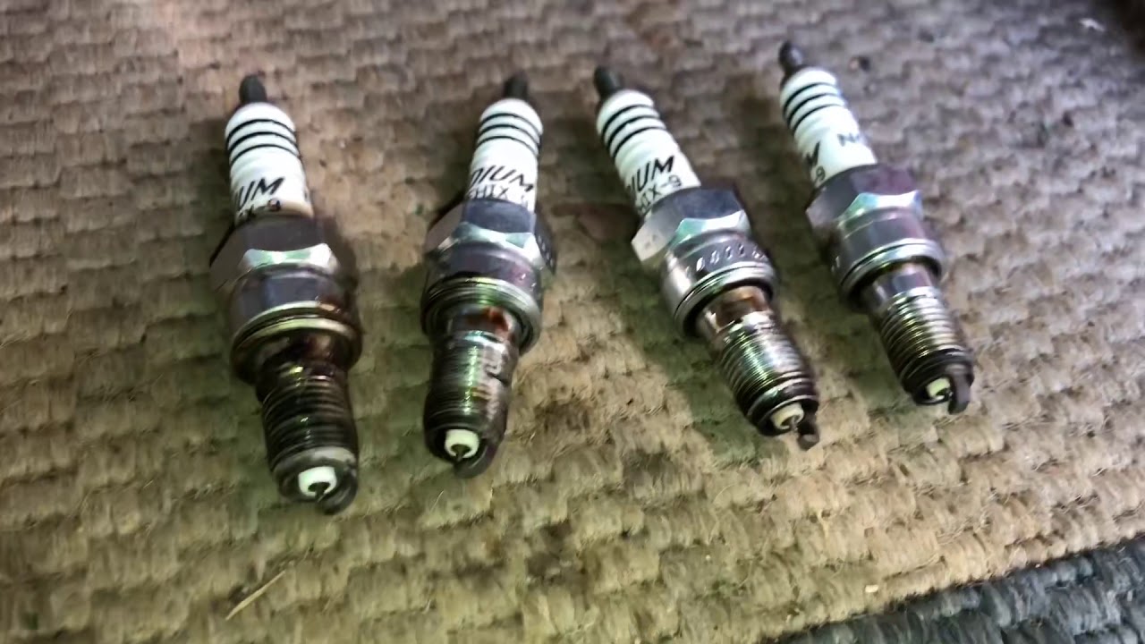 Honda CBR 929 RR Fireblade Spark Plugs Replacement