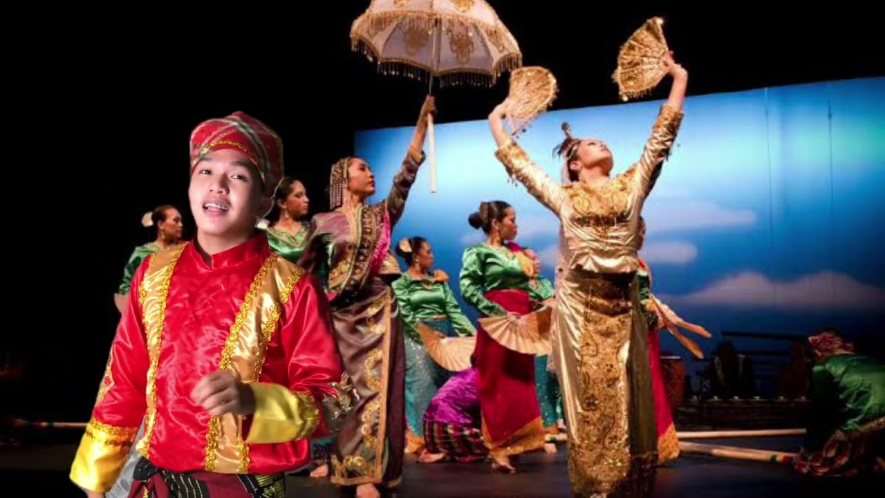 Muslim Suite (Pagapir) from Maranao Tribe | by Arturo Pantastico