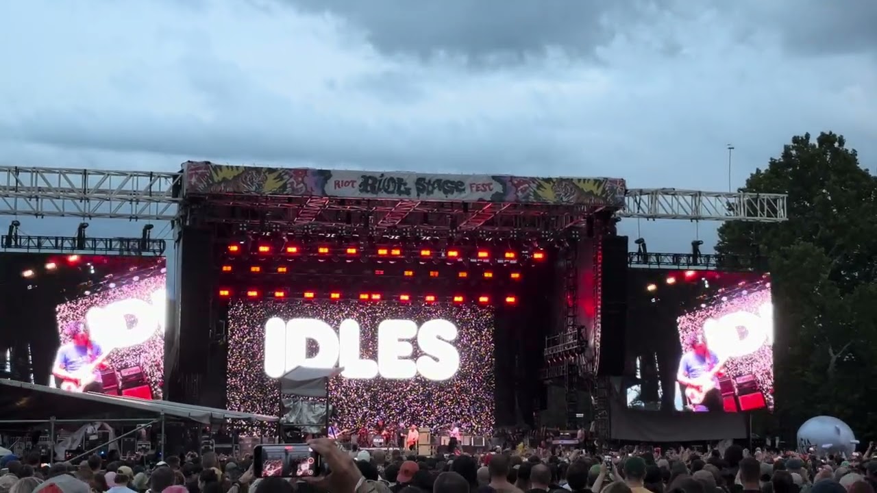 Idles (with Jack White) Don’t Fight a Man With A Perm) Riot Fest Chicago 9/21/25