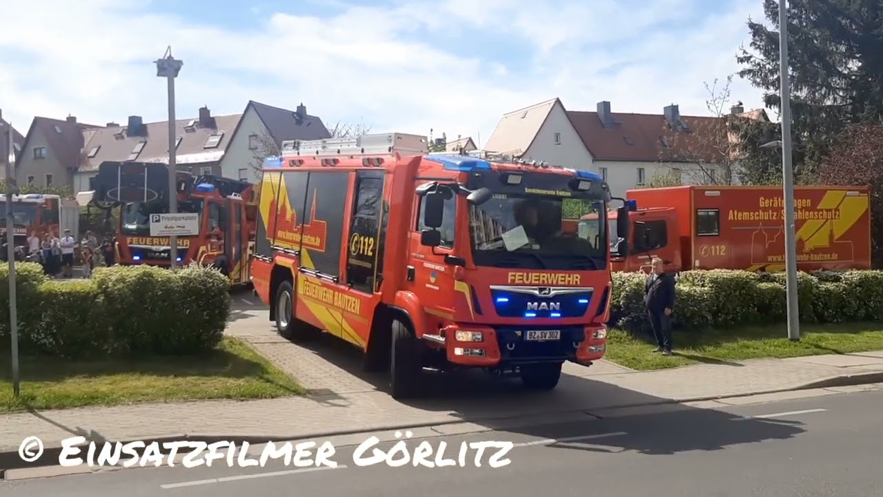 [Scharfer Einsatz während TdOt] Einsatzfahrt des HLF 20 & DLK 23/12 BF Bautzen zur Wohnungsöffnung