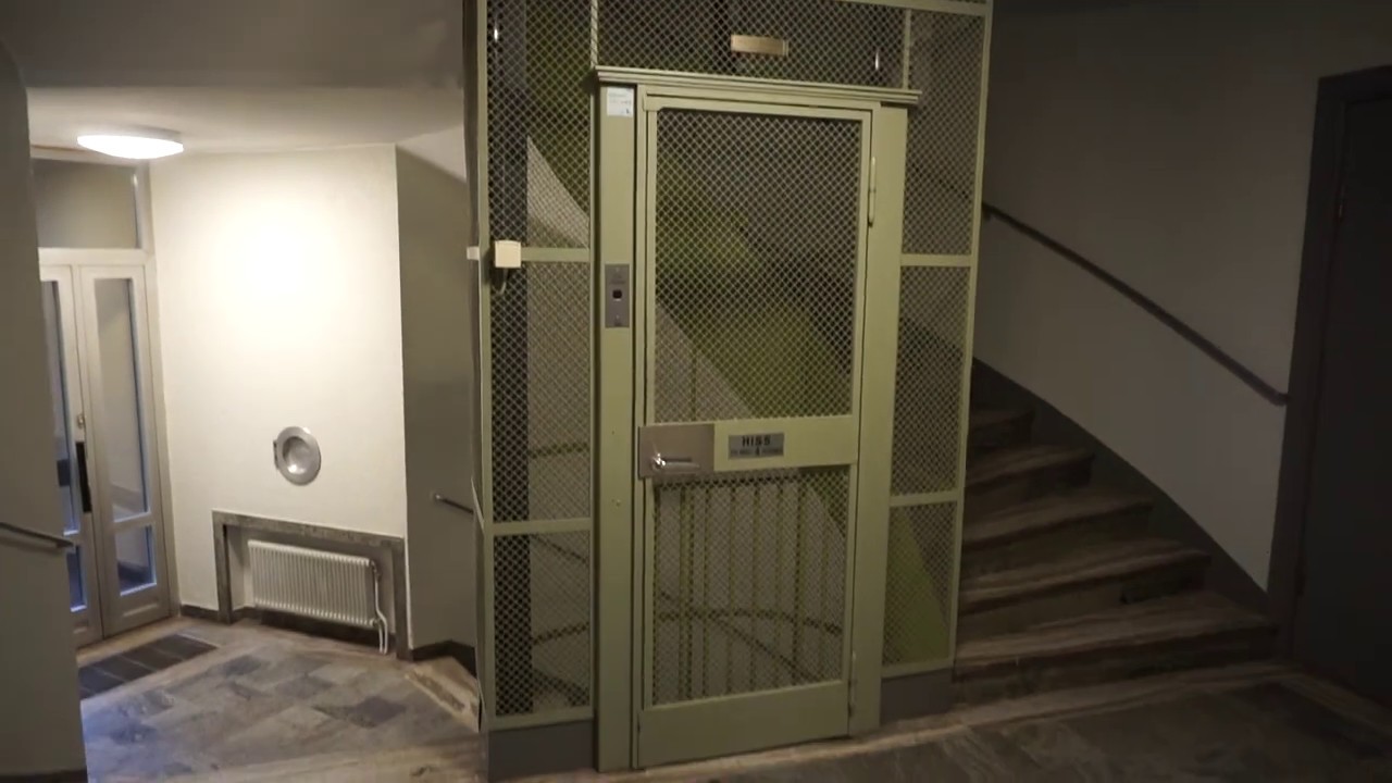1935 Graham Brothers (mod. by: KONE) Traction Elevator @ Kyrkogatan 31, Gävle, Sweden.