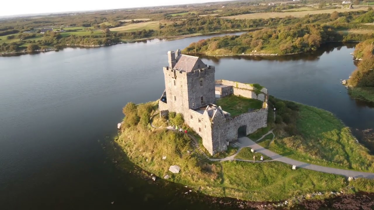 Kinvarra (Kinvara) and Dunguaire Castle - Ireland