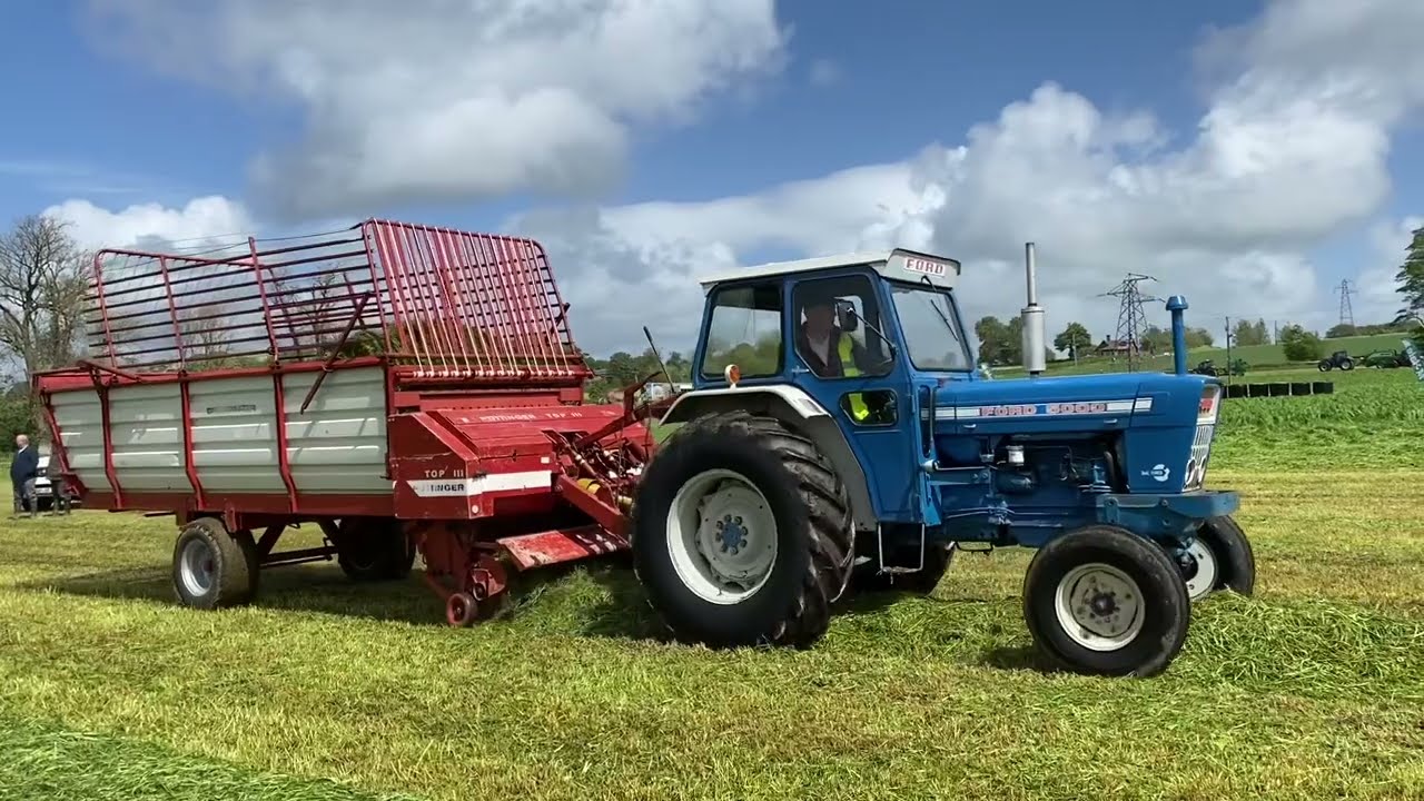 Silage 2022. Scotgrass. Classic Ford 5000 and Pottinger Top III forage wagon