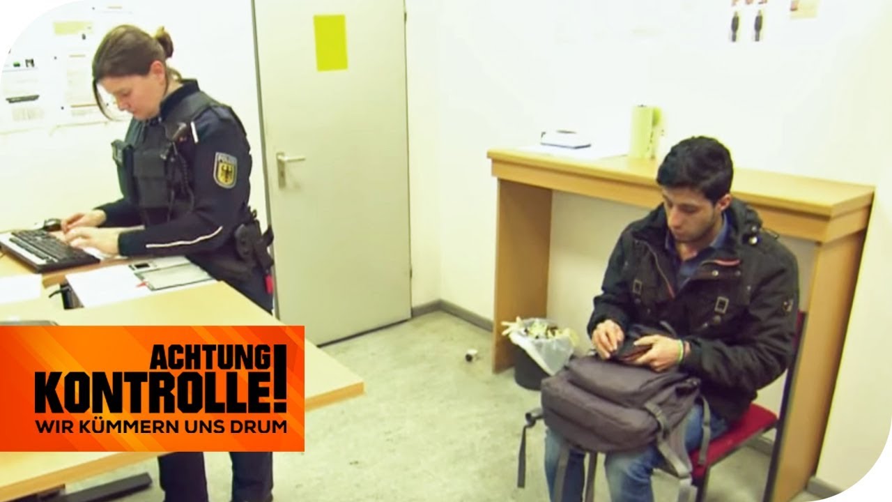 Selbst ernannter Fahrkartenkontrolleur: Fremdenfeindlichkeit im Zug | Achtung Kontrolle | kabel eins