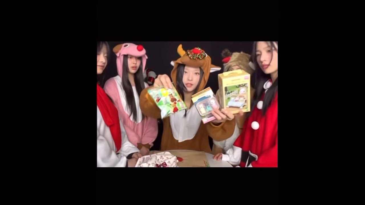 Haerin getting presents from Hanni exchange gift🎄🎁 (Haerin loved it🥰)