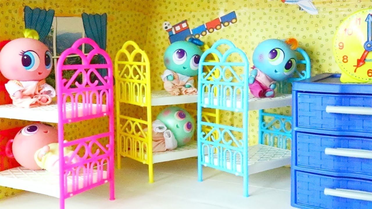 Nerlies Bedtime Routine ! Fun Playtime with Toys and Dolls - Bunk Beds - Toy Babies | Sniffycat