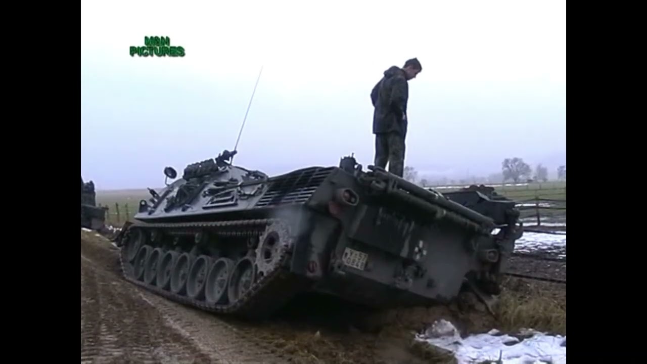 Festgefahren! Bergepanzer 2 Standard befreit sich selbstständig aus Schlamm!