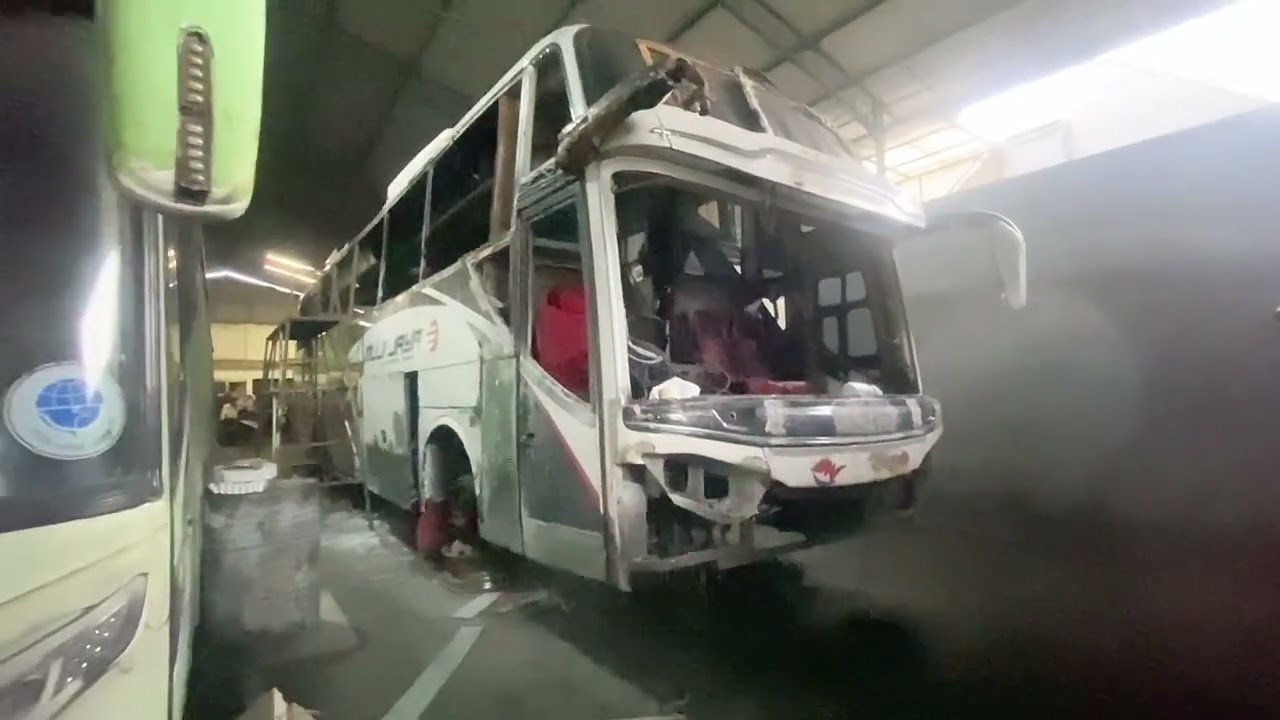 Melihat Barisan Bodyrepair garasi || Suasana Gelap Menjelang Magrib 