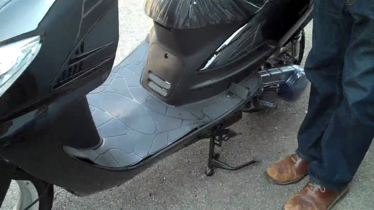 2008 E-Mark ZN150T-7C 150cc Scooter by Taizhou Zhongneng Motorcycle Company Lot 298 Starting.MP4