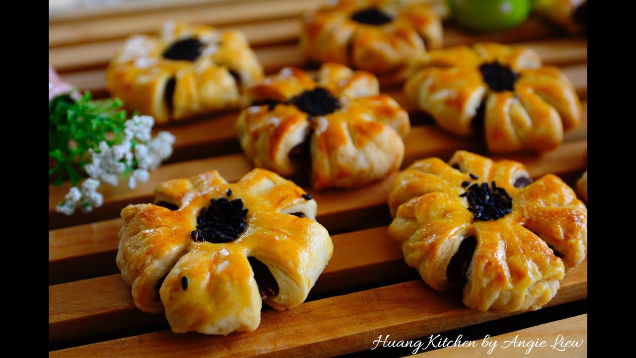 Plum Blossom Mooncakes Recipe 梅花酥月饼 | Huang Kitchen