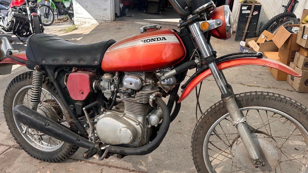 Продаются классические мотоциклы Honda для бездорожья, найденные в сарае.