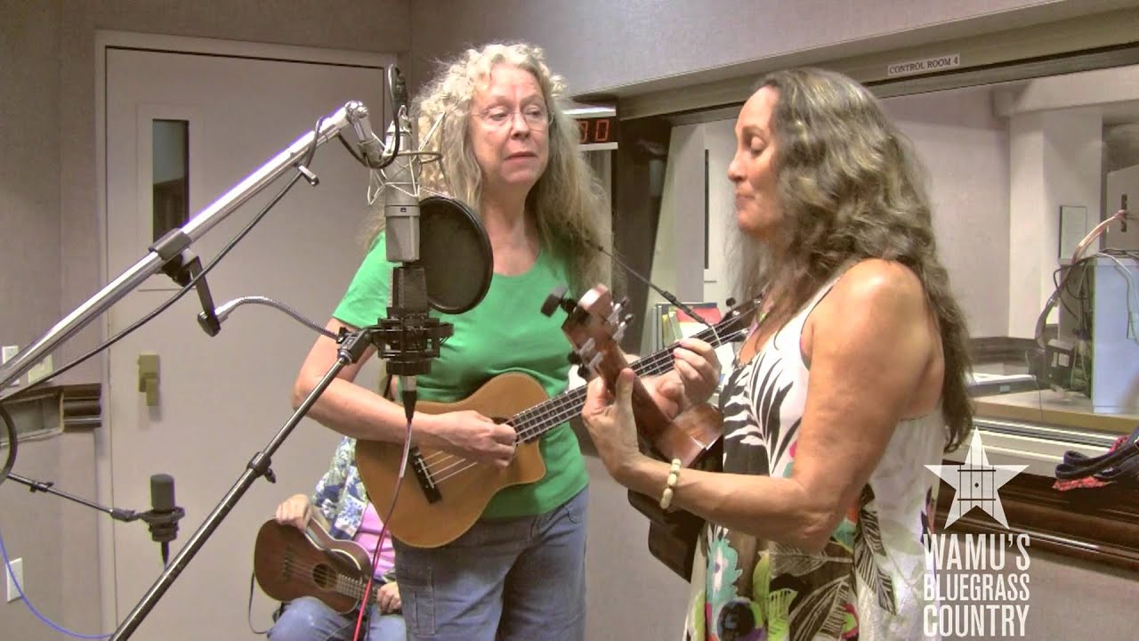 The Hula Honeys - Le'Ahi [Live at WAMU's Bluegrass Country]