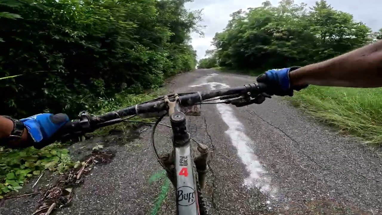 Nos quedamos sin pila a 1 km de la meta (la cámara y yo 😂😅)