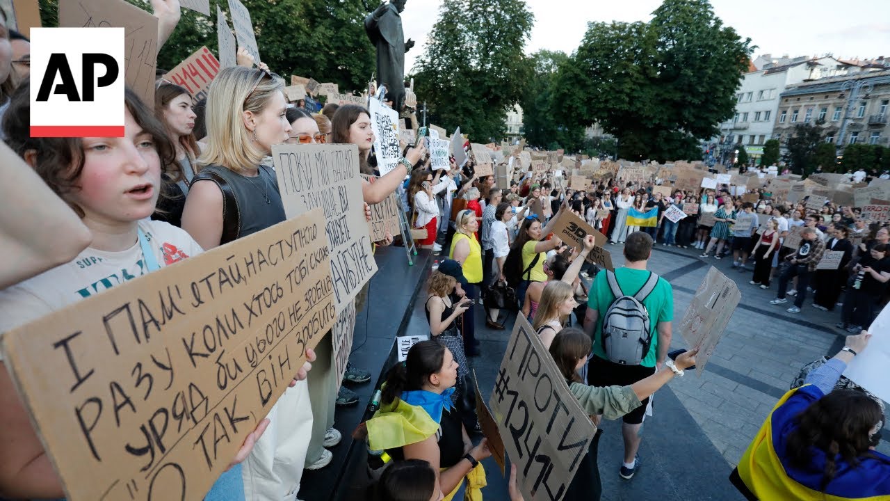 Protest in Ukraine as Zelenskyy faces backlash for new anti-corruption law