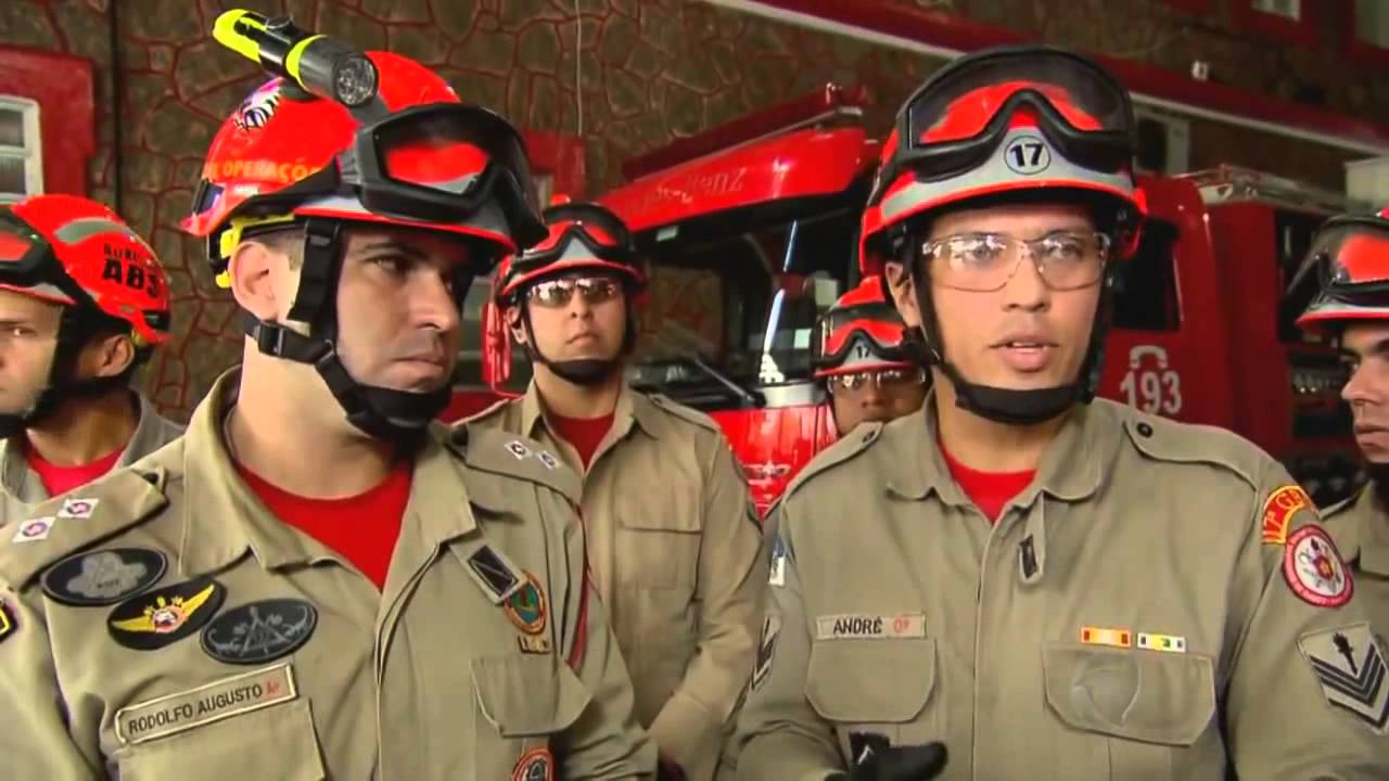 Sabrina Sato sofre com anel apertado e bombeiros a socorrem