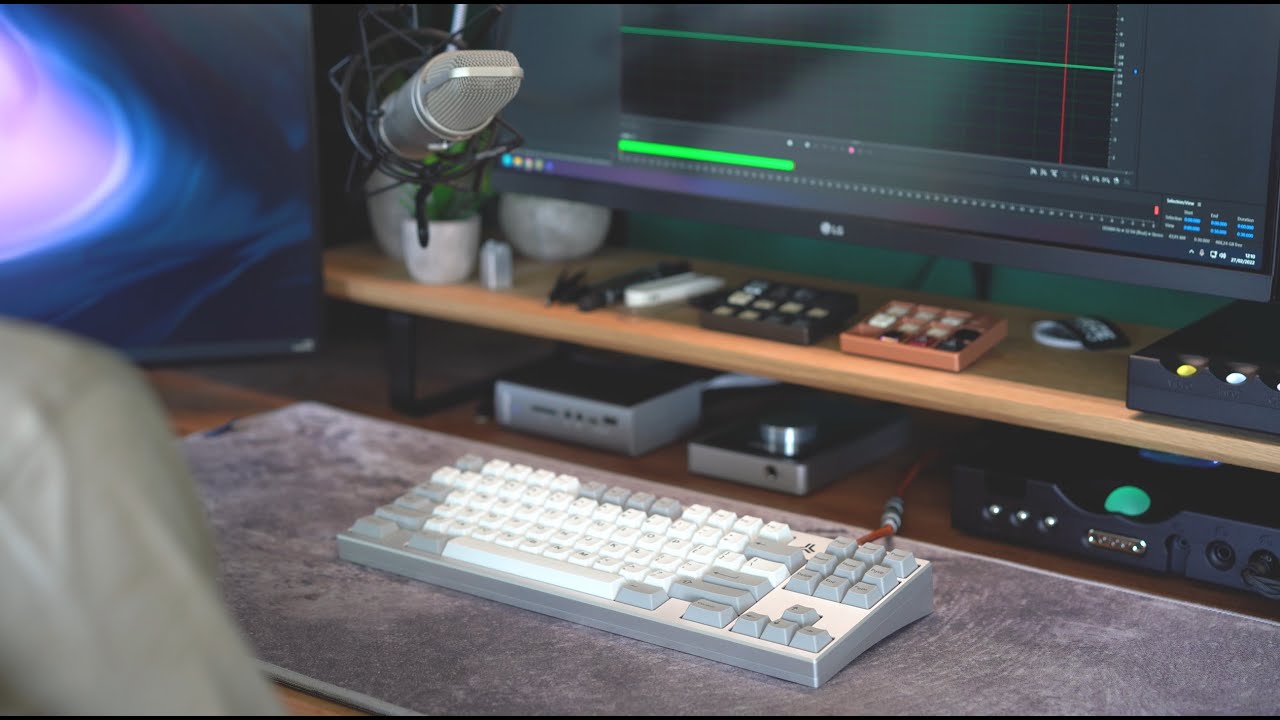 Kaze with lubed Cherry MX Blacks (ABS keycaps)