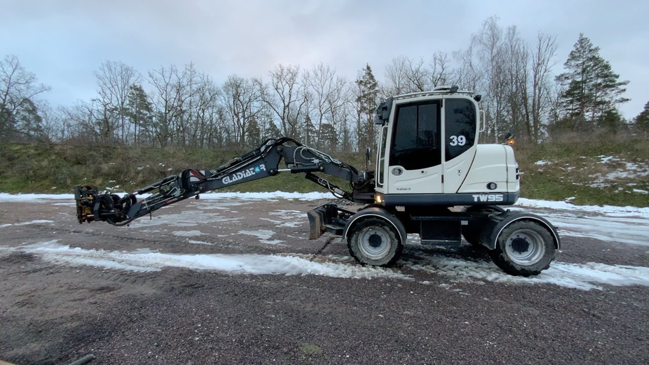 K&ouml;p Gr&auml;vmaskin Schaeff TW 95 p&aring; Klaravik