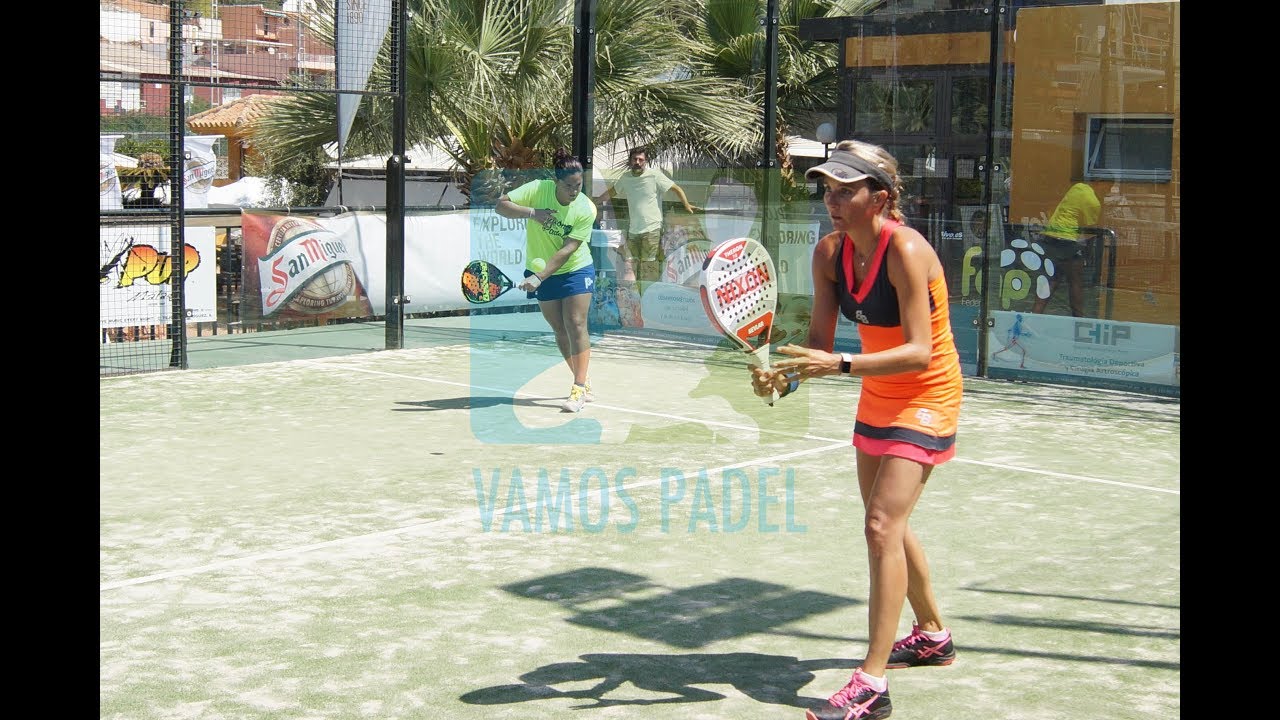 Vamos Pádel. Andreina De los Santos y Patri Mowbray contra Pilar Navarro y María Navarro