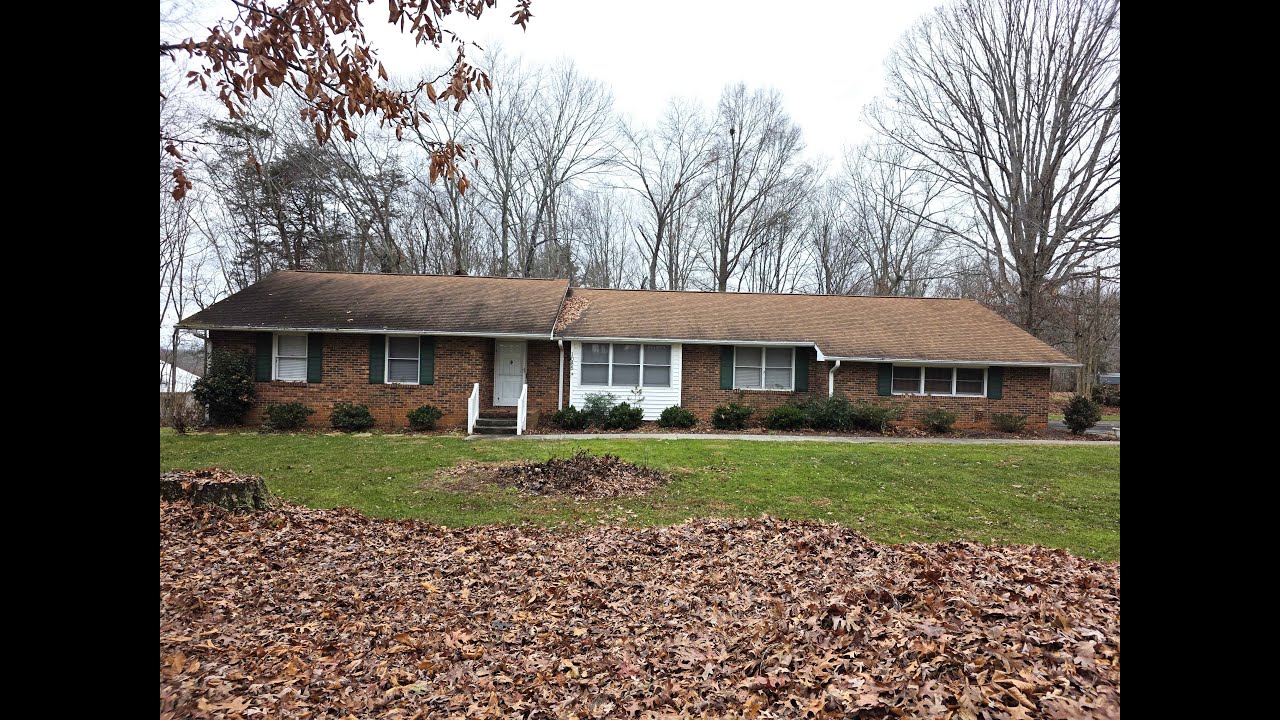 FOR RENT GROUP3 REAL ESTATE - 3 Bed • 2.5 Bath Brick Home with Office & Basement — King, NC