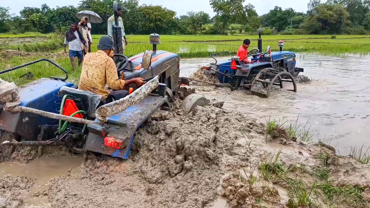 Eicher 480 tractor stuck in mud pulling out by  Eicher tractor #tractor videos #Vskveeresh..