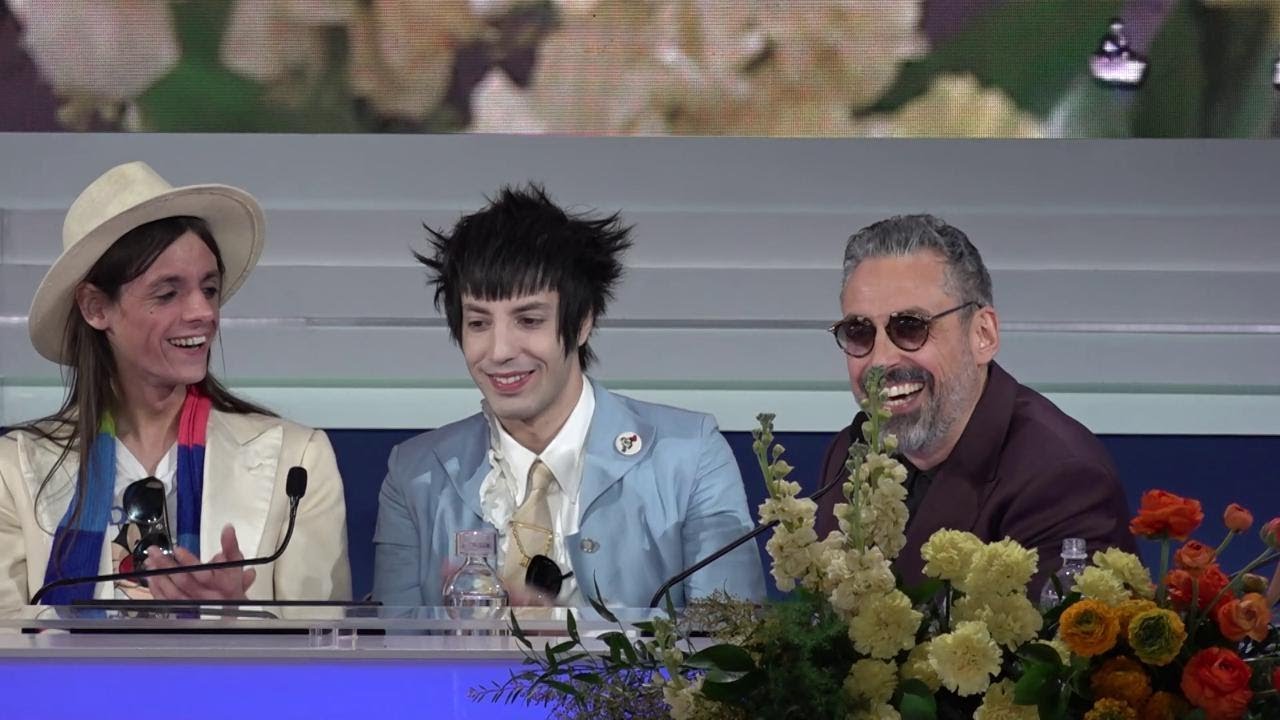 SANREMO 2025, BRUNORI SAS scherza: 