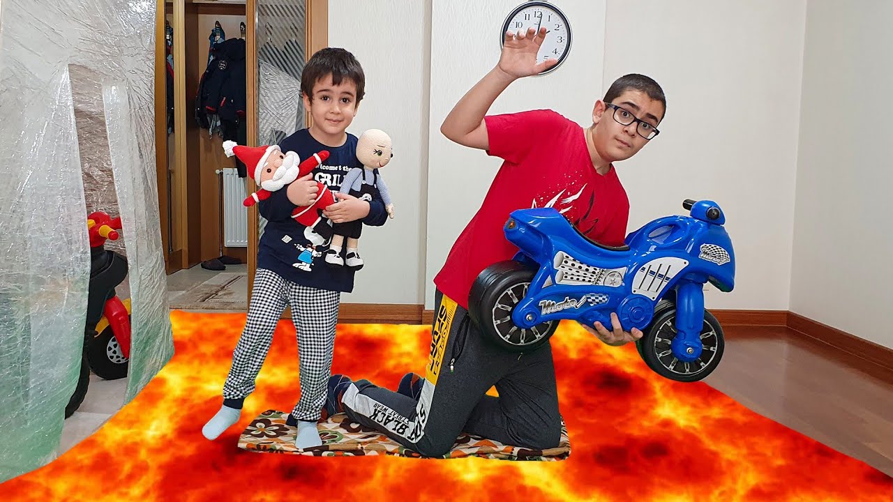 Berat ile Buğra Yerde Lav Var Oynuyor. The Floor is Lava Berat Plays with Brother