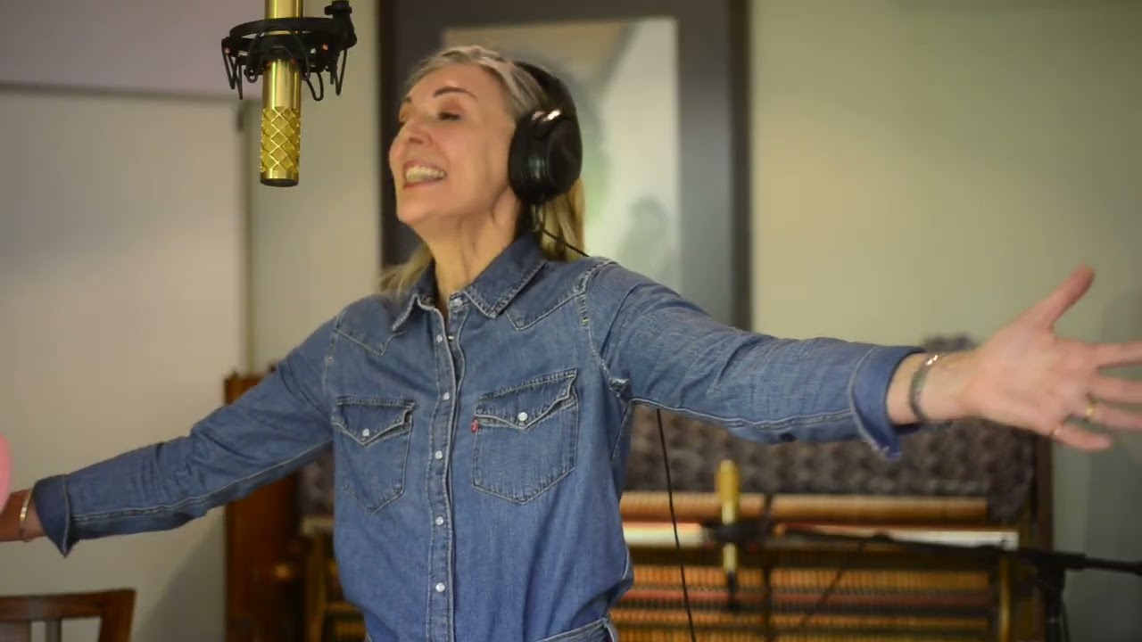 Top Of The World  - Jacqueline Hamilton SING!