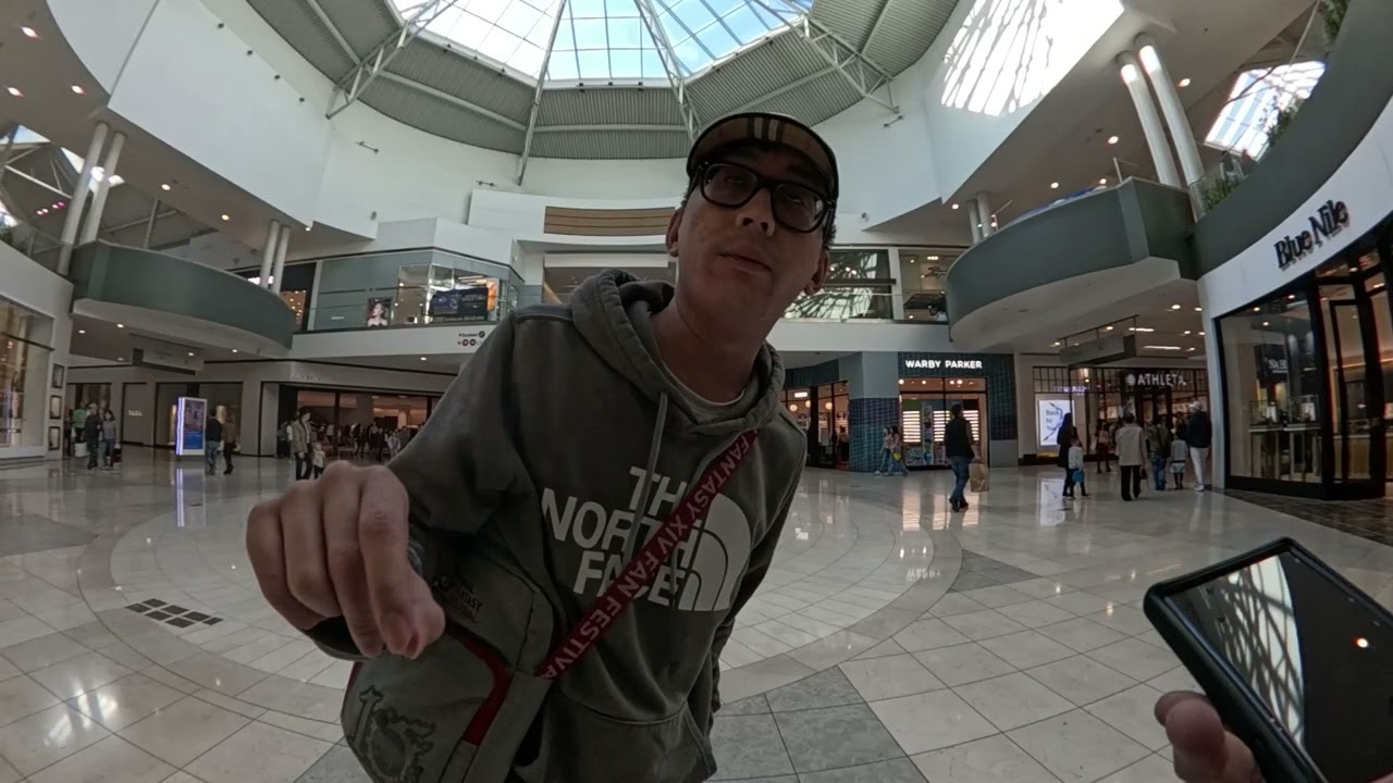 Lang Thang in Rockville Mall